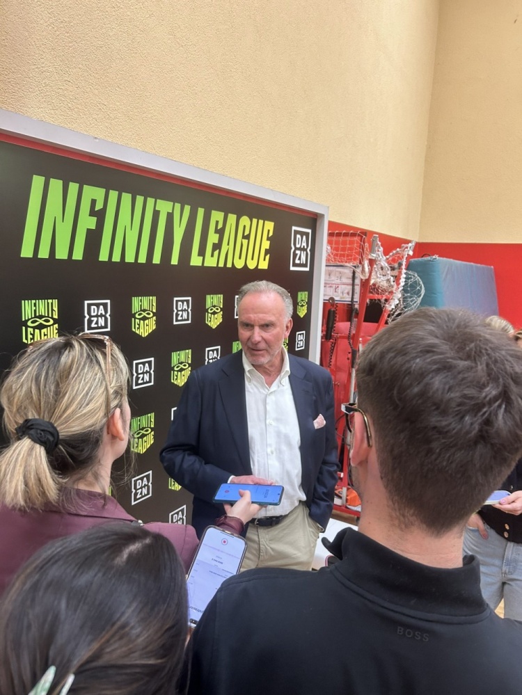 魯梅尼格：23年是教練想格雷茨卡離隊而非管理層，他現(xiàn)在踢得很好