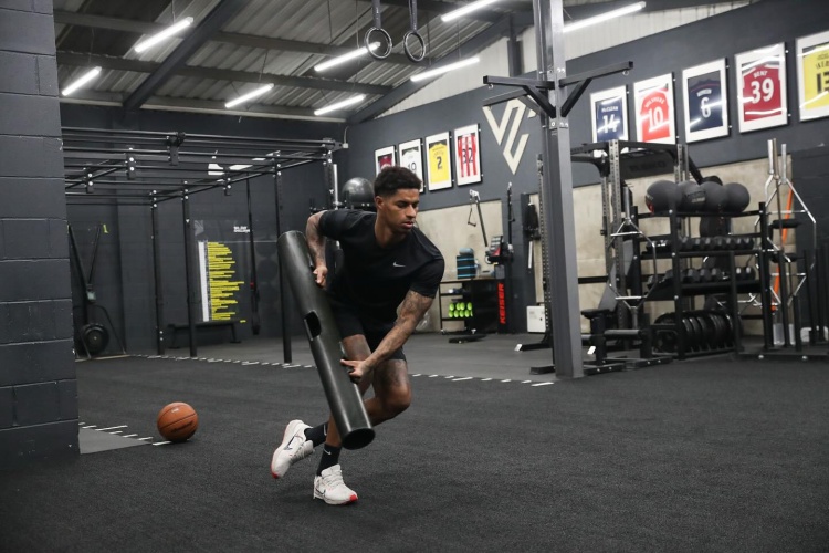 拉什福德曬訓(xùn)練照：健身房+有球訓(xùn)練，付出那1%的額外汗水