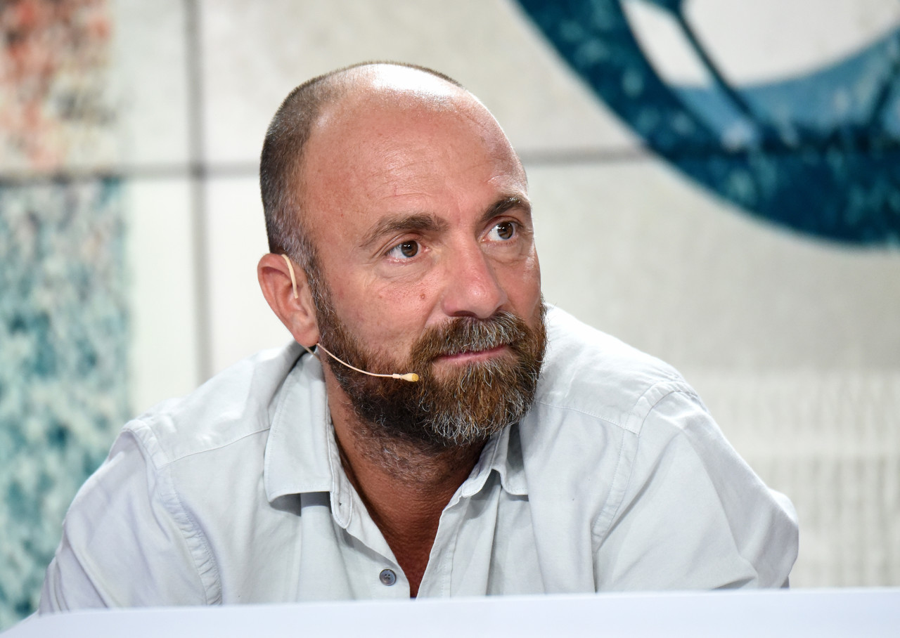 杜加里：法國中場沒有創(chuàng)造力和鋒線聯(lián)系也太少，德尚需要做出改變