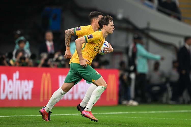 足球報(bào)：澳大利亞兩名前鋒受傷 國(guó)足必須提防制造4球的古德溫