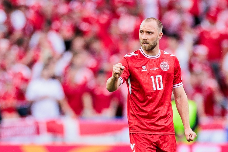 埃里克森為丹麥隊(duì)打進(jìn)44球，追平約根森并列隊(duì)史射手榜第三