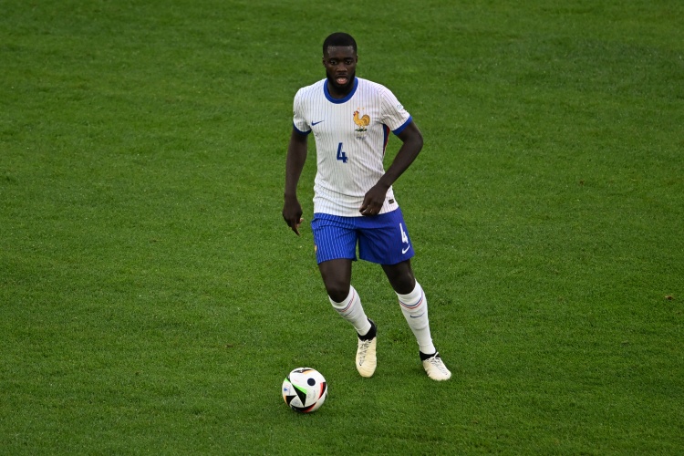 雙重打擊！官方：于帕梅卡諾左膝有關(guān)節(jié)內(nèi)游離體，將傷缺數(shù)周