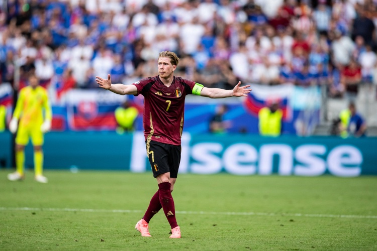 庫(kù)爾圖瓦：德布勞內(nèi)很有天賦，他發(fā)揮出色，球隊(duì)就會(huì)發(fā)揮得更好