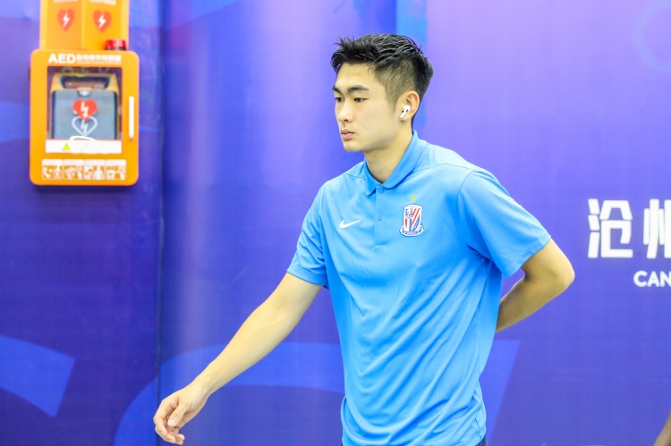 記者：朱辰杰、路易斯隨申花前往鄭州 陳晉一未隨隊(duì)