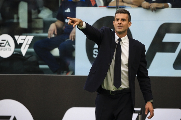 米體：莫塔正在葡萄牙休假，除非接到解雇電話否則周一會帶隊訓練