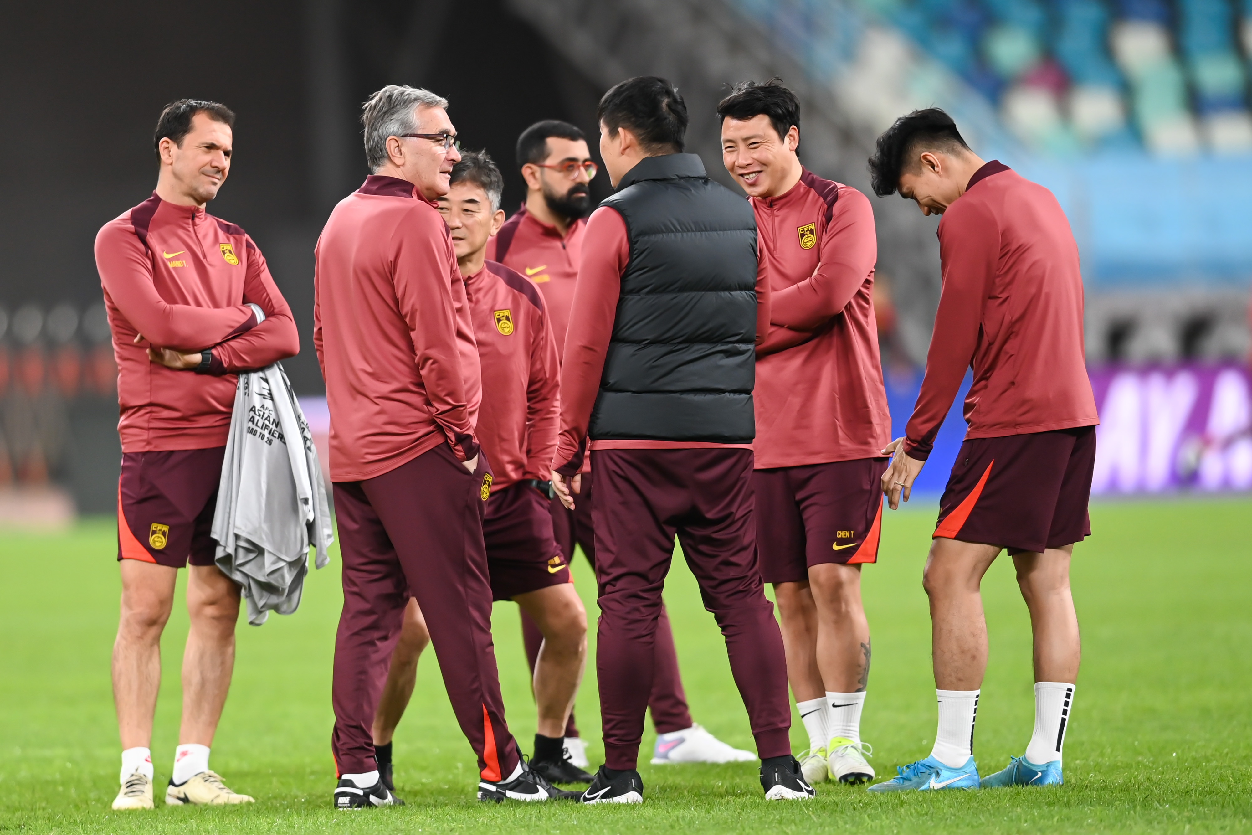 李璇建議國足：包括伊萬在內(nèi)，大家討論一下球員在什么位置更合理