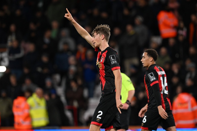 皇馬有意！19歲中衛(wèi)懷森在2025年共完成25次攔截，是英超同期最多