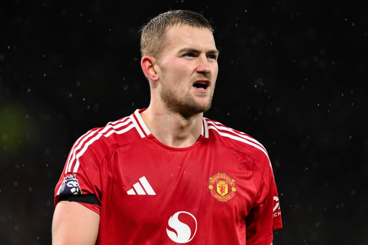 基翁：德里赫特踢球像個(gè)機(jī)器人，在他身上花那么多錢簡(jiǎn)直荒唐