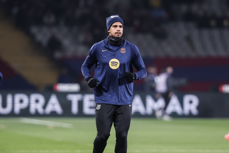 世體：阿勞霍去年和費(fèi)蘭-托雷斯一起，去瓦倫西亞幫助洪災(zāi)受害者