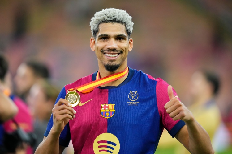 不想休息！羅馬諾：阿勞霍今天找弗里克談話，主動(dòng)請(qǐng)戰(zhàn)奧薩蘇納