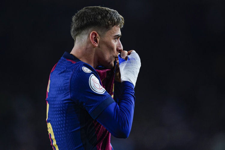 加維：今晚有幸戴上袖標(biāo)，佩戴隊(duì)長(zhǎng)袖標(biāo)對(duì)我而言是榮耀更是夢(mèng)想