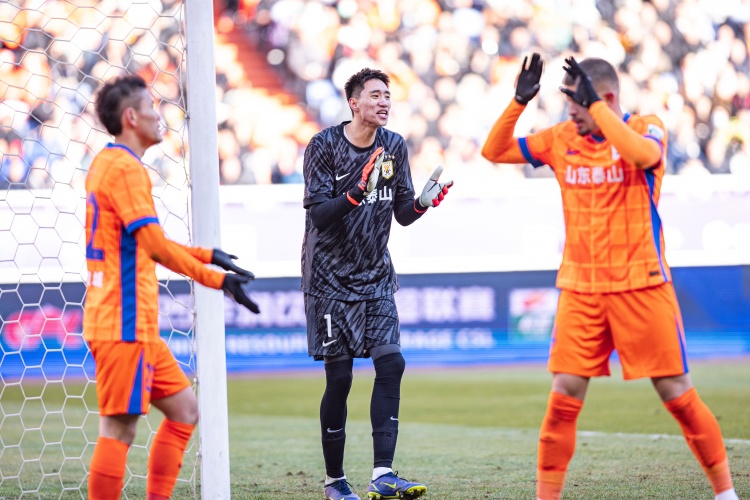 挨罰大戶！泰山隊(duì)本賽季亞冠已5次被罰，退賽罰單還尚未公布