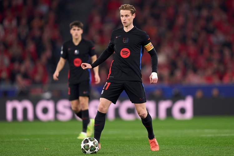 記者：德容肌肉超負(fù)荷&并無大礙，半場換下他是預(yù)防措施