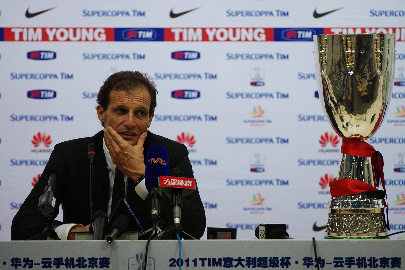 記者：小法和阿萊格里得到米蘭認(rèn)可， 但沒(méi)總監(jiān)就無(wú)法選擇新教練