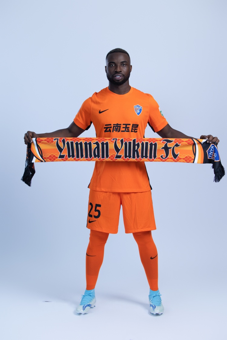 未能完成歸化！奧斯卡以外援身份上演玉昆首秀，頂替新援科斯塔