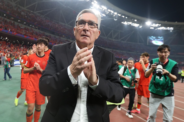 東體：伊萬歲數(shù)大但并不糊涂，足協(xié)可能是時(shí)候該與其深入溝通了